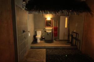 Koupelna v ubytování Bale Karang Cottages