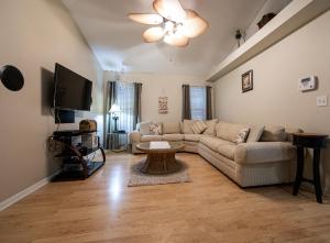 a living room with a couch and a tv at SARASOTA VACATION HOME in Sarasota