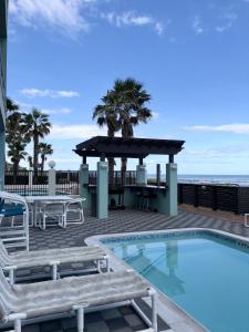 Foto dalla galleria di 5 BEDROOM BEACHFRONT CONDO - 3rd Floor a South Padre Island