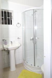 Ένα μπάνιο στο Apart Hotel Temuco +57 φωτογραφίες