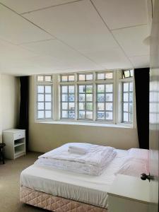 a bedroom with a large bed with a window at Habitat Fraser's Hill in Bukit Fraser