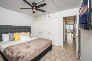 Ένα ή περισσότερα κρεβάτια σε δωμάτιο στο 1BD Condo with Ocean Views: 40% OFF, Self Check-In