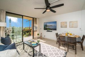 Posezení v ubytování 1BD Condo with Ocean Views: 40% OFF, Self Check-In