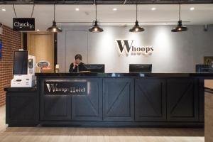 Certifikát, hodnocení, plakát nebo jiný dokument vystavený v ubytování Whoops Hotel