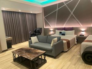 Area soggiorno di Purple Rainbow Motel
