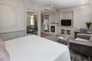 TV a/nebo společenská místnost v ubytování Kingston Suites Bangkok
