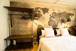 a bedroom with a map of the world on the wall at #thelittlebeauty in Linkenheim-Hochstetten
