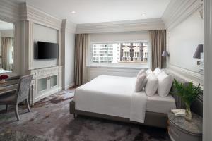 Postel nebo postele na pokoji v ubytování Kingston Suites Bangkok