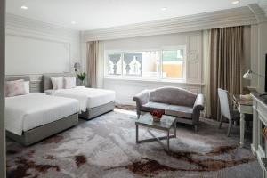 Postel nebo postele na pokoji v ubytování Kingston Suites Bangkok