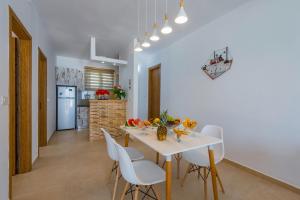 A kitchen or kitchenette at Gaia Beach House