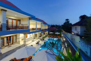 Bazén v ubytování Kubu Petitenget Suite Seminyak nebo v jeho okolí