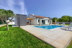 Fotografie z fotogalerie ubytování Beautiful villa Serenity with private pool v destinaci Gajana