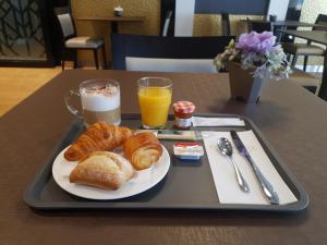 Jídlo v hotelu nebo okolí + 37 fotografií
