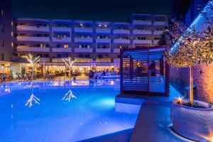 Bazén v ubytovaní Bio Suites Hotel & Spa alebo v jeho blízkosti