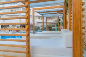 Bazén v ubytovaní Bio Suites Hotel & Spa alebo v jeho blízkosti