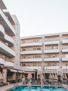 Bazén v ubytovaní Bio Suites Hotel & Spa alebo v jeho blízkosti