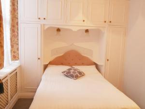 מיטה או מיטות בחדר ב-Maranton House Hotel Kensington