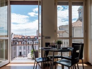 A balcony or terrace at The Best Rent - Bright two rooms apartment near Cattolica University