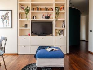 A television and/or entertainment centre at The Best Rent - Bright two rooms apartment near Cattolica University