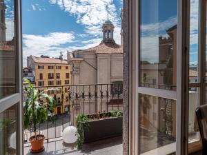 A balcony or terrace at The Best Rent - Bright two rooms apartment near Cattolica University