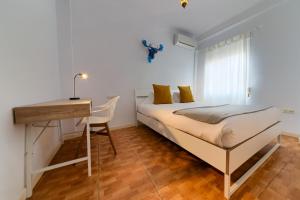 A bed or beds in a room at Holidays2Malaga Soho Pasaje de Valencia