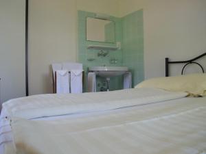 Hotel Cafe Seeblick客房内的一张或多张床位