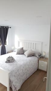 Postel nebo postele na pokoji v ubytování Aptos Cama Del Rey 2 dormitorios