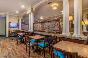 Posezení v ubytování Best Western Plus Shamrock Inn & Suites