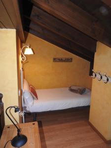 Rúm í herbergi á Acogedor Refugio en la Vall d'Incles, HUT1-05073