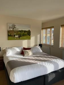 
A bed or beds in a room at Woodhouse Farm Lodge
