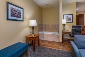Posezení v ubytování Best Western Plus Shamrock Inn & Suites