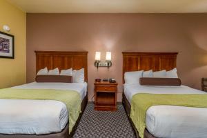 Postel nebo postele na pokoji v ubytování Best Western Plus Shamrock Inn & Suites