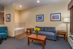 Posezení v ubytování Best Western Plus Shamrock Inn & Suites