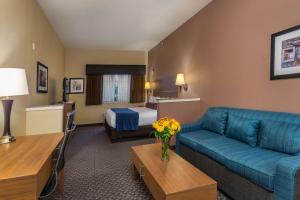 Posezení v ubytování Best Western Plus Shamrock Inn & Suites