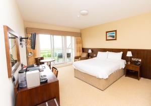 Ένα ή περισσότερα κρεβάτια σε δωμάτιο στο Strandhill Lodge and Suites Boutique Hotel