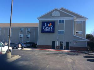 InTown Suites Extended Stay Chicago IL - Elk Grove