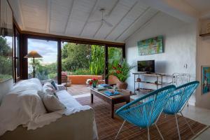 a living room with a couch and two chairs at Casas da Lia in Trancoso