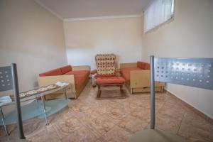 A seating area at Orgona Vendégház