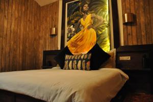 A bed or beds in a room at Dar Elrio
