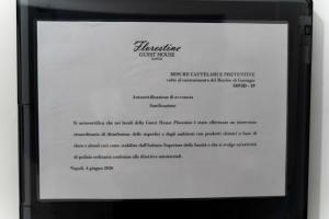 Certifikát, hodnocení, plakát nebo jiný dokument vystavený v ubytování Florestine Napoli