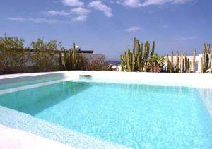 The swimming pool at or close to Villa Mare Bella Chao sea view private heated solar pool AC