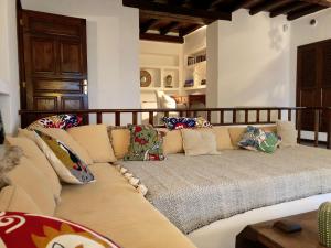 A bed or beds in a room at Villa Mare Bella Chao sea view private heated solar pool AC Még 37 kép