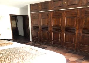A bed or beds in a room at Villa Mare Bella Chao sea view private heated solar pool AC