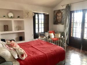 A bed or beds in a room at Villa Mare Bella Chao sea view private heated solar pool AC