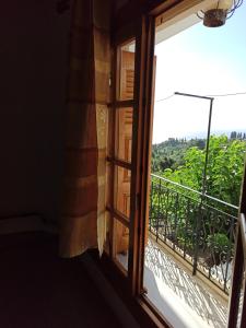 Μπαλκόνι ή βεράντα στο Μπαλκόνι του Αιγαίου father's house in Kimi