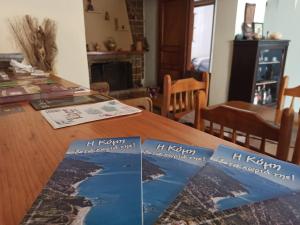 Φωτογραφία από το άλμπουμ του Μπαλκόνι του Αιγαίου father's house in Kimi στην Κύμη