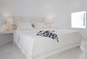 Posteľ alebo postele v izbe v ubytovaní Windmill Maisonette Asv Oia Santorini