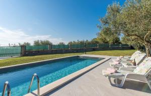 Bazén v ubytování Terre Bianche with Private Pool and Whirlpool nebo v jeho okolí