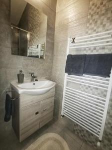 Kúpeľňa v ubytovaní Á-B Apartman + 9 fotografií