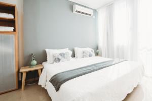 Ein Bett oder Betten in einem Zimmer der Unterkunft Athens Studios